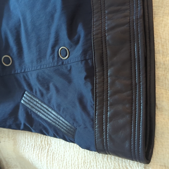 Women's coat - Picture 9 of 9